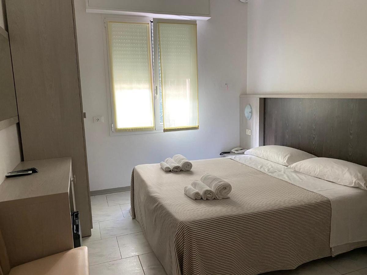 Hotel Chery Milano Marittima Exterior photo