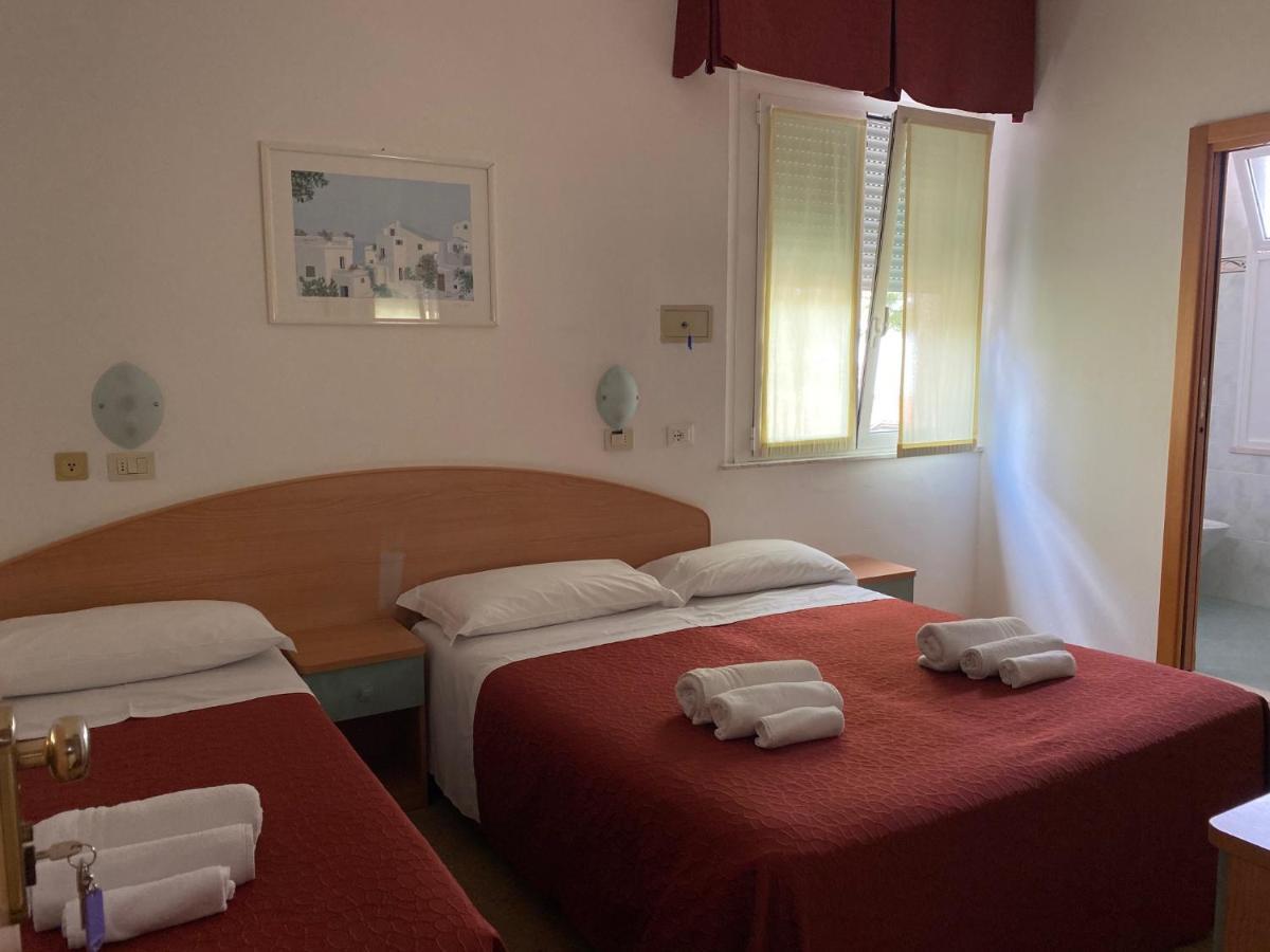 Hotel Chery Milano Marittima Exterior photo