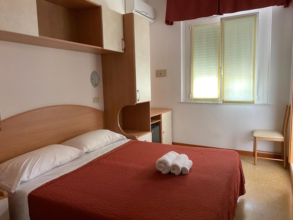 Hotel Chery Milano Marittima Exterior photo