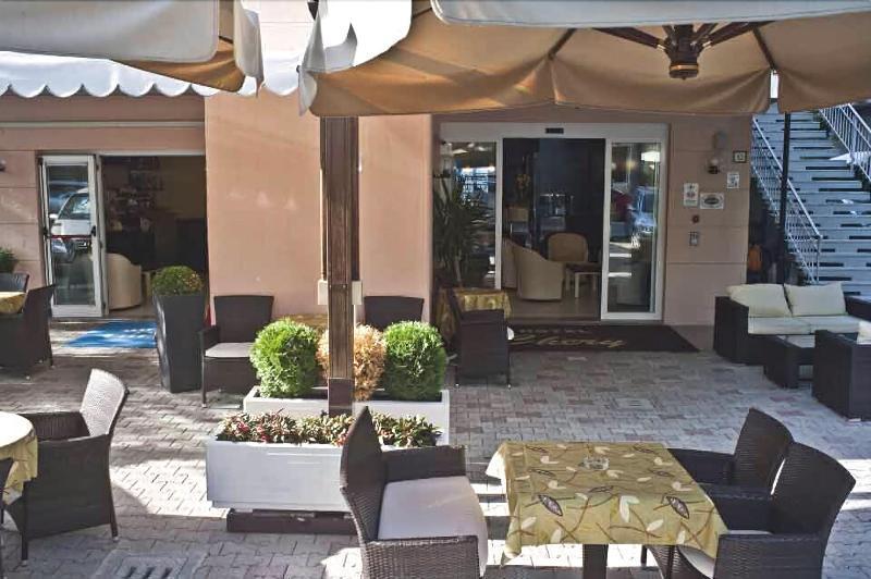 Hotel Chery Milano Marittima Exterior photo